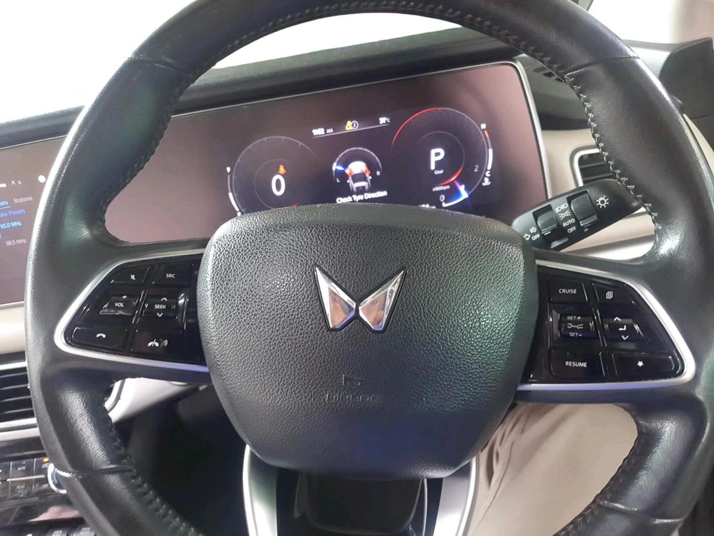 2022 Mahindra XUV700 AX 7 LUXURY D AT 7 STR, Diesel, Automatic, 1,31,054 km, interior