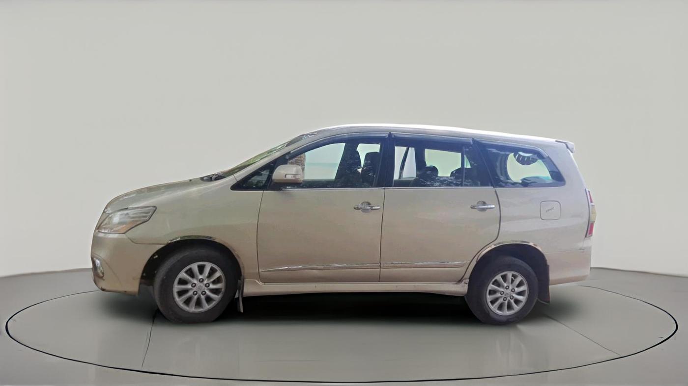 2013 Toyota Innova 2.5 VX 8 STR, Diesel, Manual, 3,13,661 km, exterior