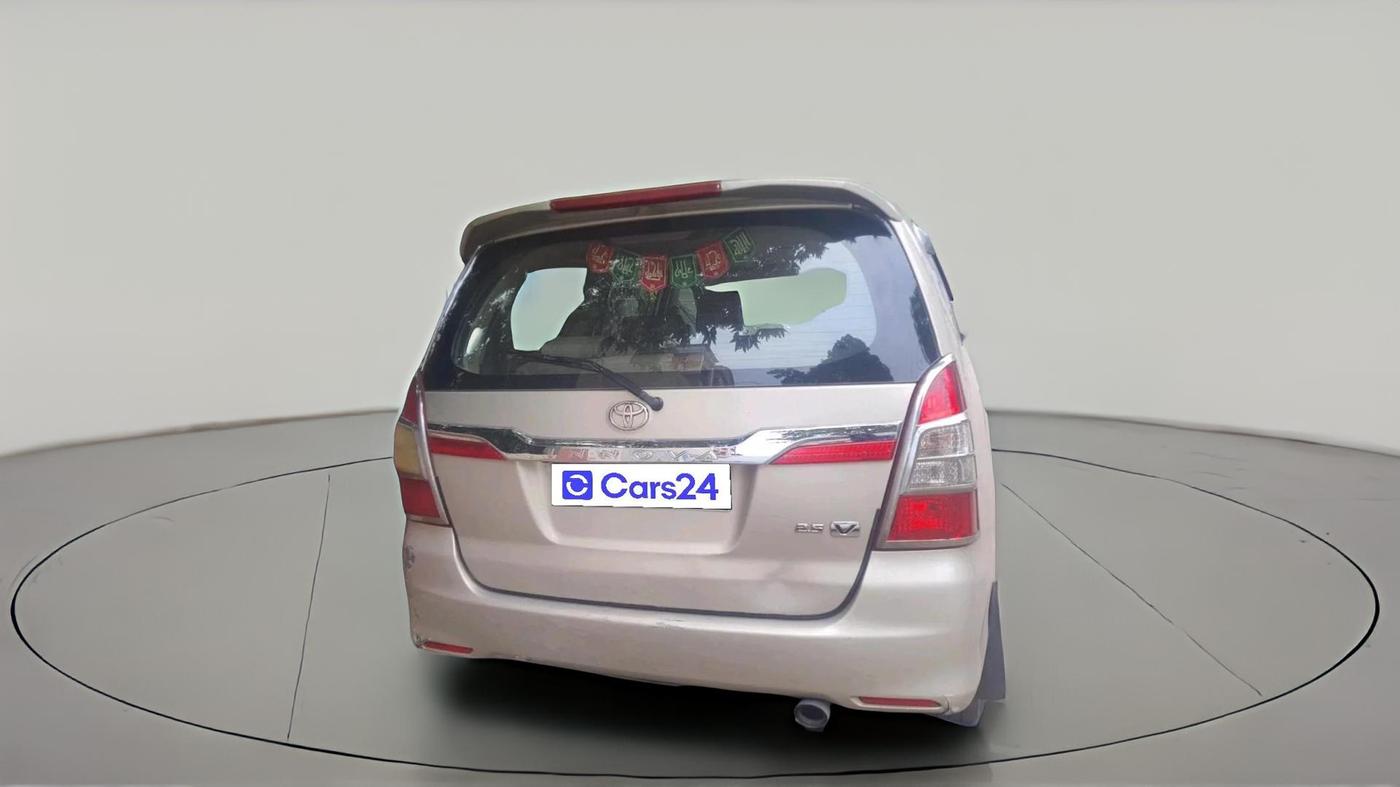 2013 Toyota Innova 2.5 VX 8 STR, Diesel, Manual, 3,13,661 km, exterior