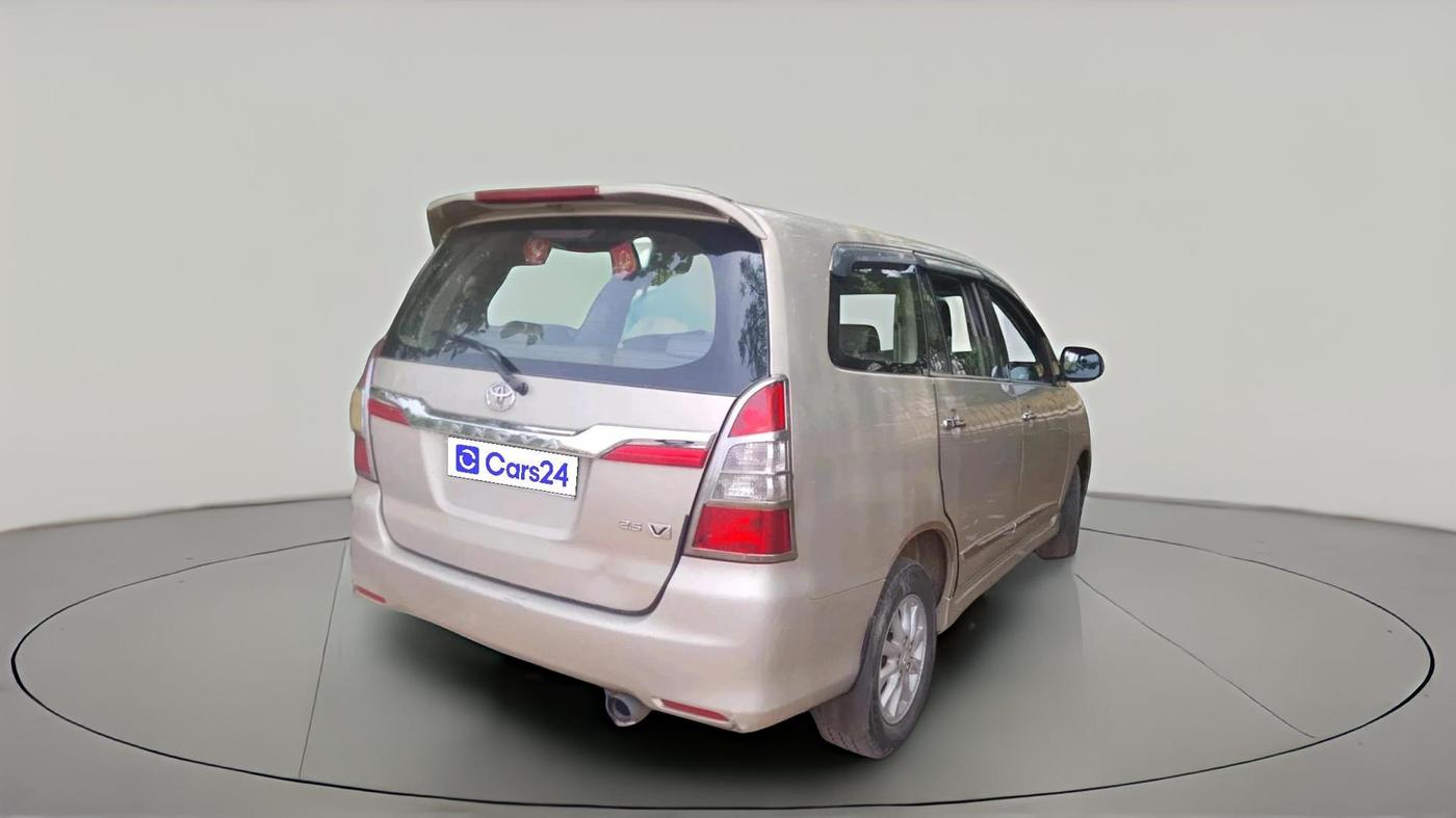 2013 Toyota Innova 2.5 VX 8 STR, Diesel, Manual, 3,13,661 km, exterior