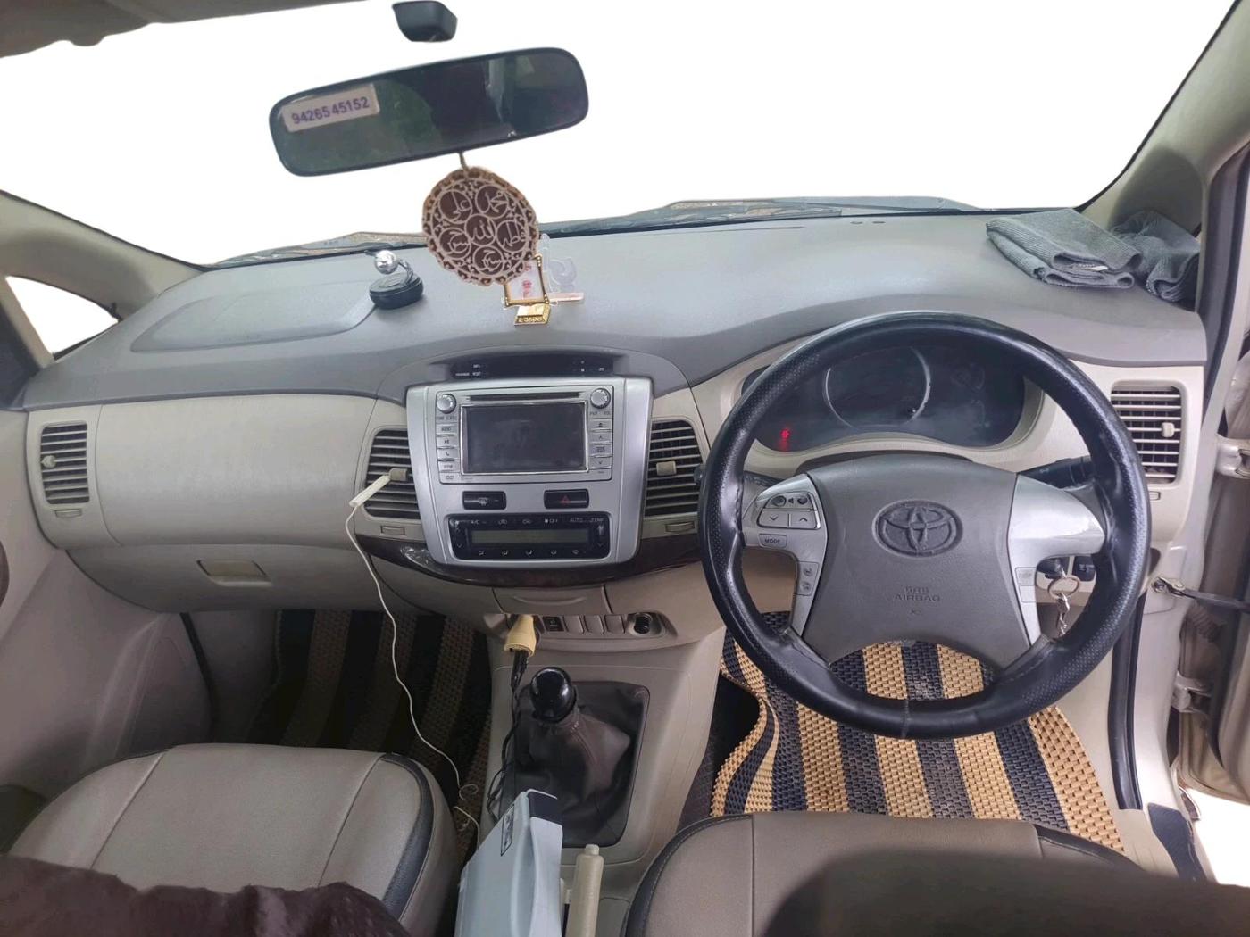 2013 Toyota Innova 2.5 VX 8 STR, Diesel, Manual, 3,13,661 km, interior