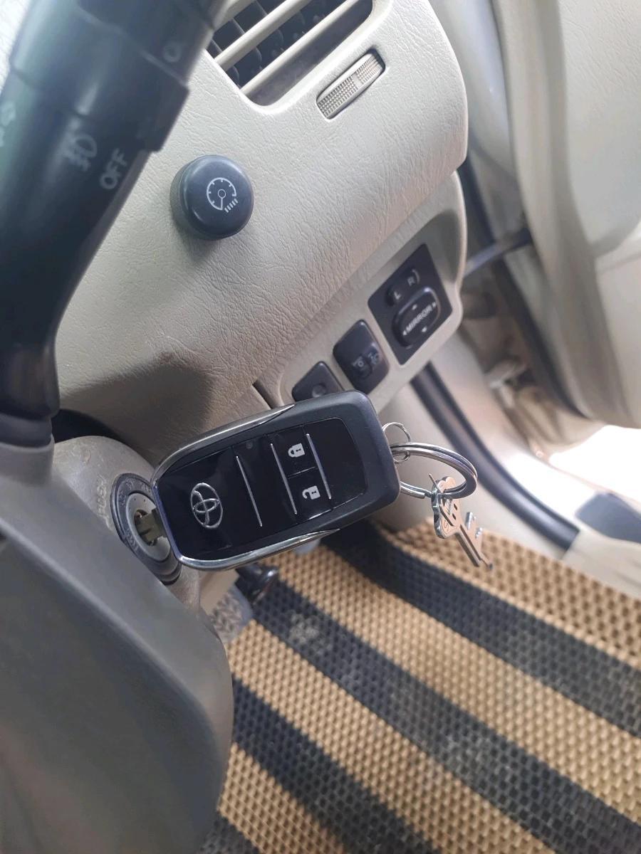 2013 Toyota Innova 2.5 VX 8 STR, Diesel, Manual, 3,13,661 km, interior