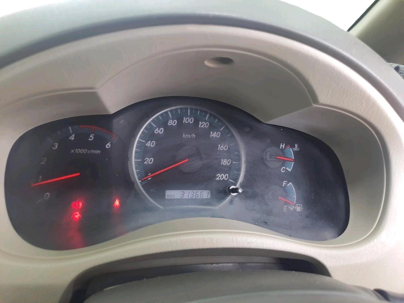 2013 Toyota Innova 2.5 VX 8 STR, Diesel, Manual, 3,13,661 km, interior