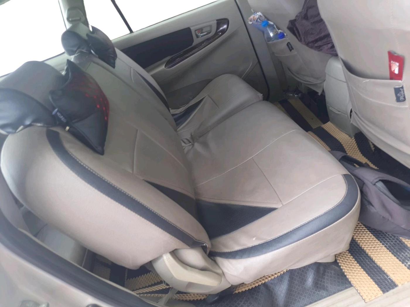 2013 Toyota Innova 2.5 VX 8 STR, Diesel, Manual, 3,13,661 km, interior