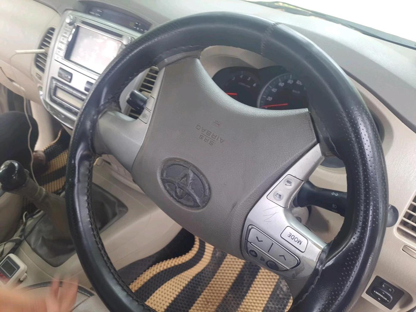 2013 Toyota Innova 2.5 VX 8 STR, Diesel, Manual, 3,13,661 km, interior