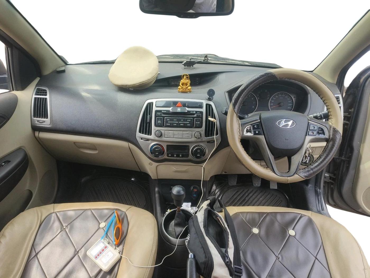 2013 Hyundai i20 MAGNA 1.2, Petrol, Manual, 94,067 km, interior
