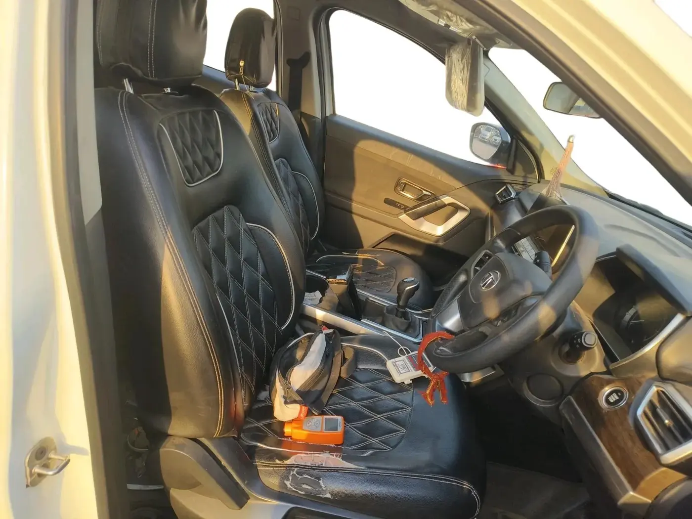 2020 Tata Harrier XT 2.0L KRYOTEC, Diesel, Manual, 74,633 km, interior
