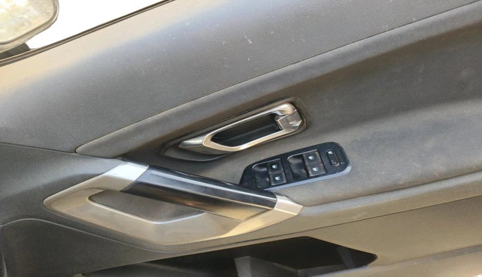 2020 Tata Harrier XT 2.0L KRYOTEC, Diesel, Manual, 74,633 km, interior