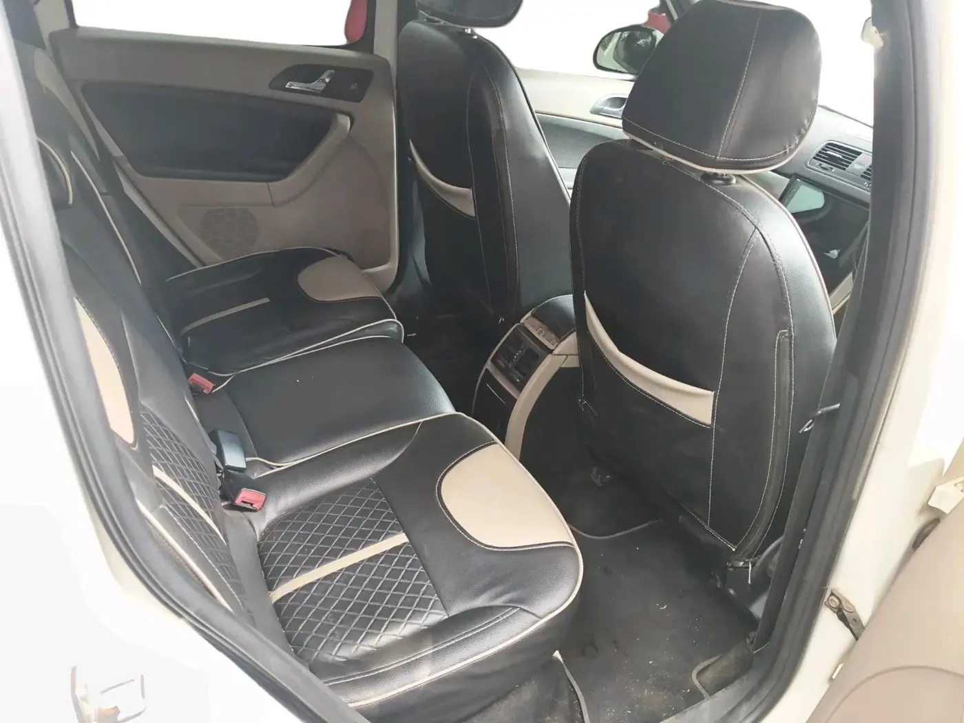 2012 Skoda Yeti ACTIVE 2.0 TDI CR 4X2, Diesel, Manual, 97,525 km, interior
