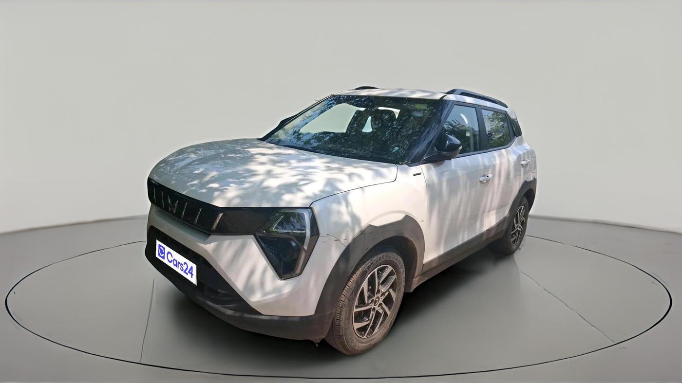 2024 Mahindra XUV 3XO AX5 1.2 L TCMPFI AT, Petrol, Automatic, 24,359 km, exterior