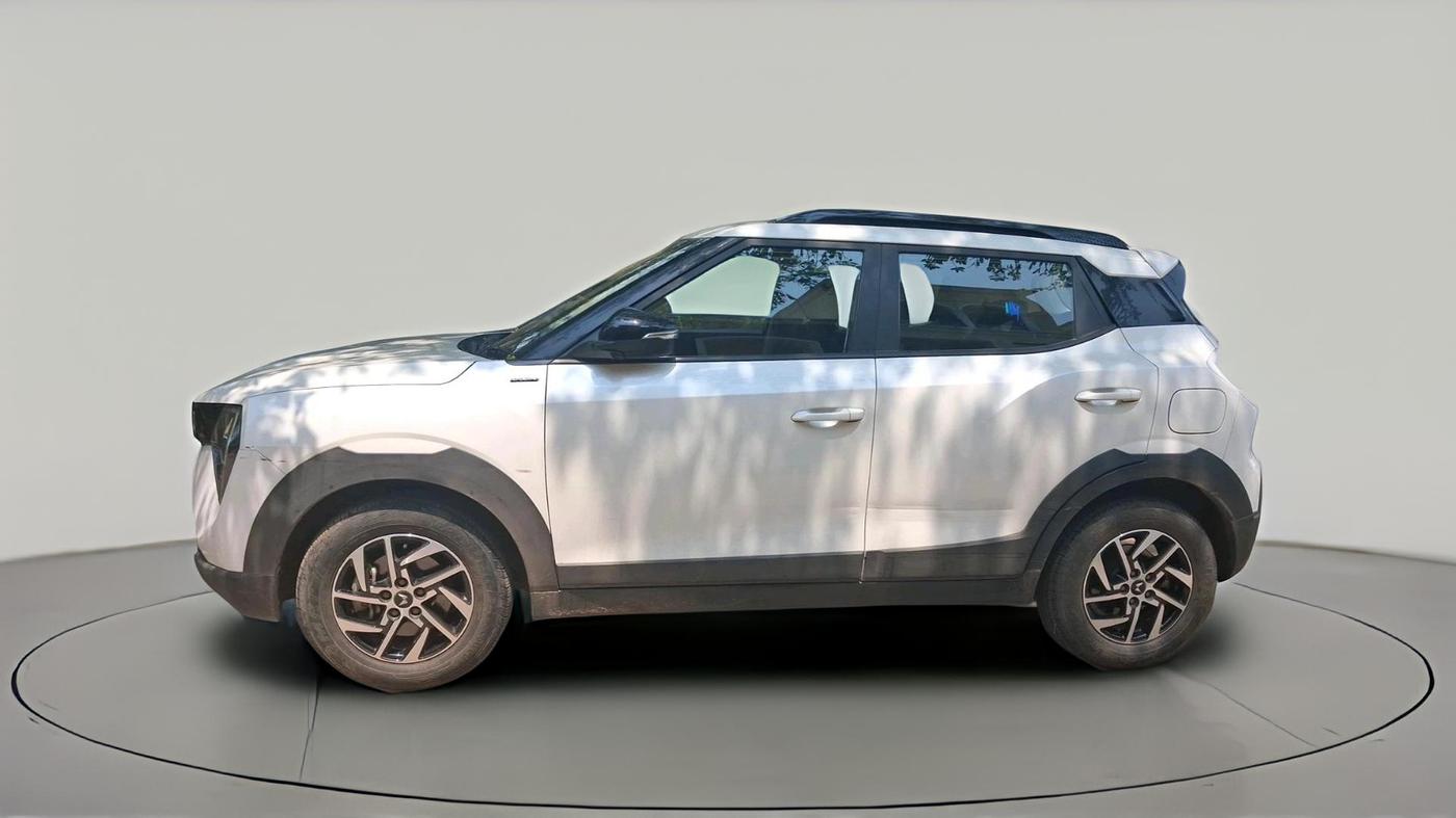2024 Mahindra XUV 3XO AX5 1.2 L TCMPFI AT, Petrol, Automatic, 24,359 km, exterior