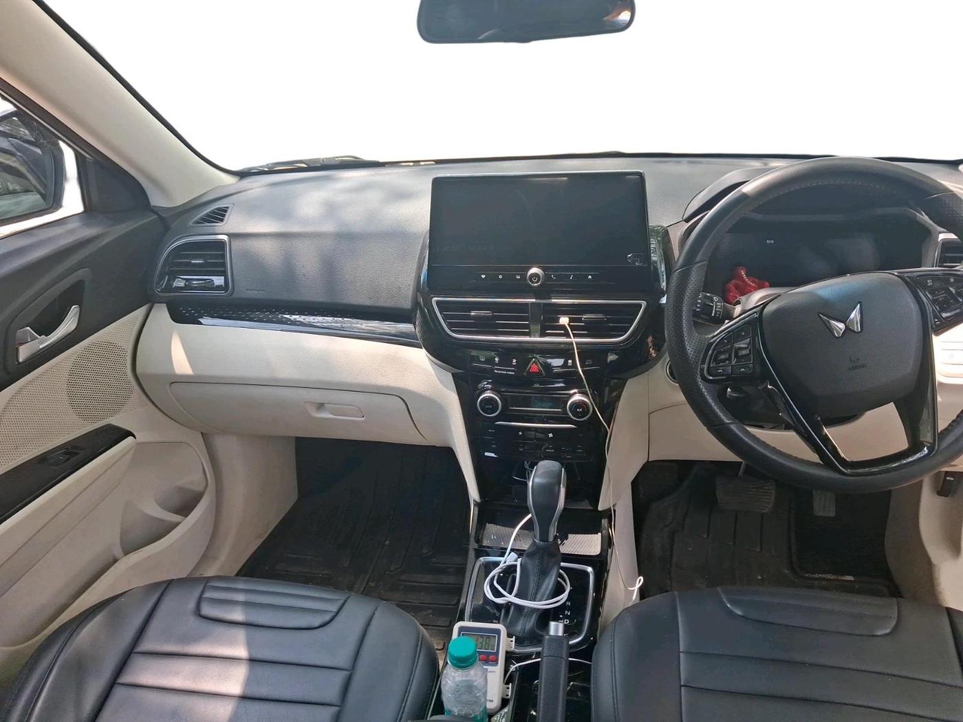 2024 Mahindra XUV 3XO AX5 1.2 L TCMPFI AT, Petrol, Automatic, 24,359 km, interior