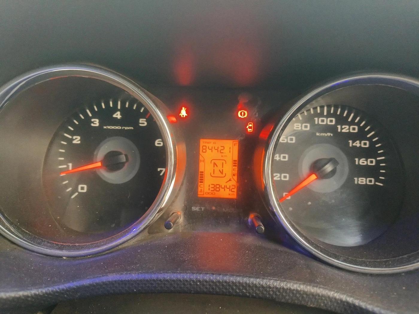 2019 Mahindra TUV 300 PLUS P8, Diesel, Manual, 1,38,442 km, interior