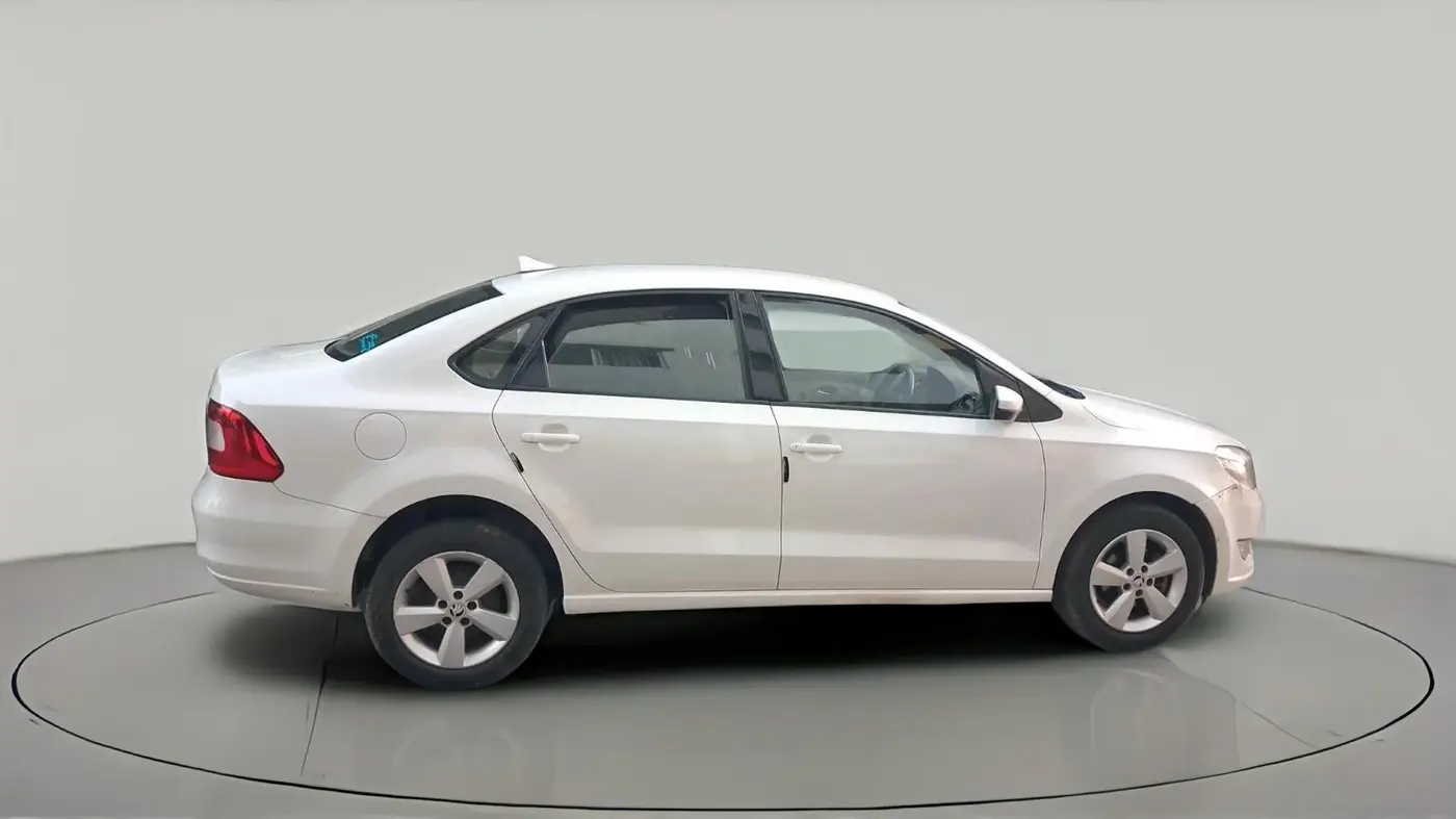 2016 Skoda Rapid 1.5 TDI CR ELEGANCE AT, Diesel, Automatic, 1,43,636 km, exterior