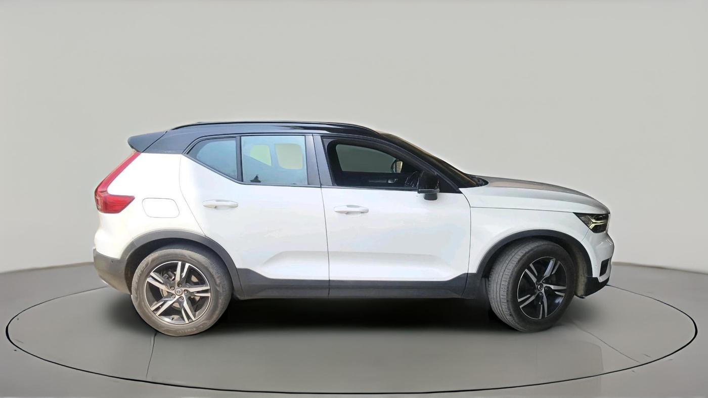 2018 Volvo XC 40 D4 MOMENTUM, Diesel, Automatic, 92,477 km, exterior