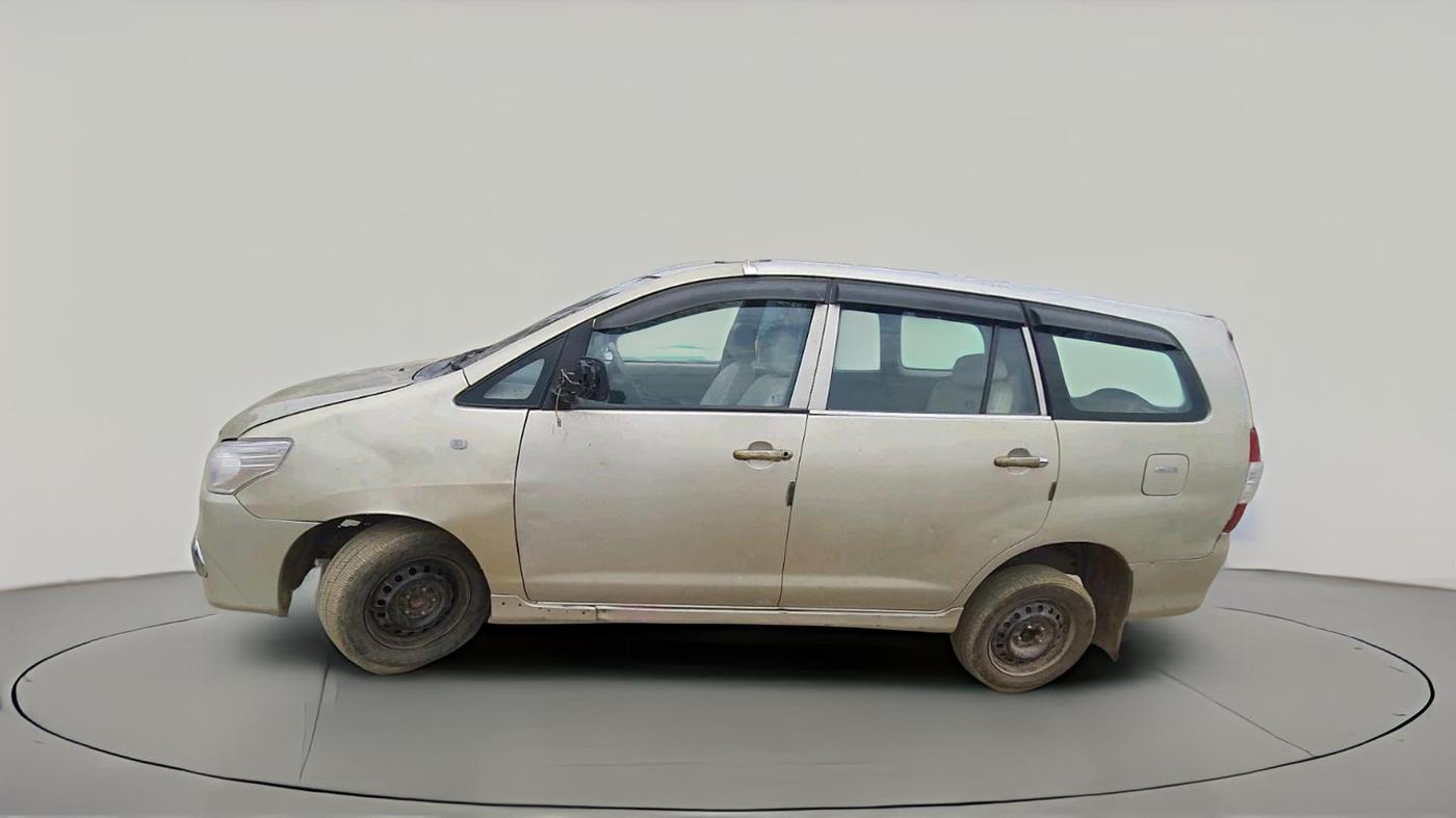 2012 Toyota Innova 2.5 GX 8 STR, Diesel, Manual, 1,96,913 km, exterior