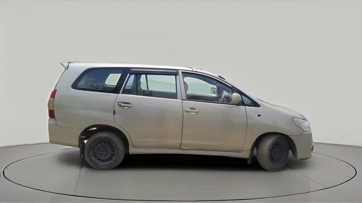 2012 Toyota Innova 2.5 GX 8 STR, Diesel, Manual, 1,96,913 km, exterior