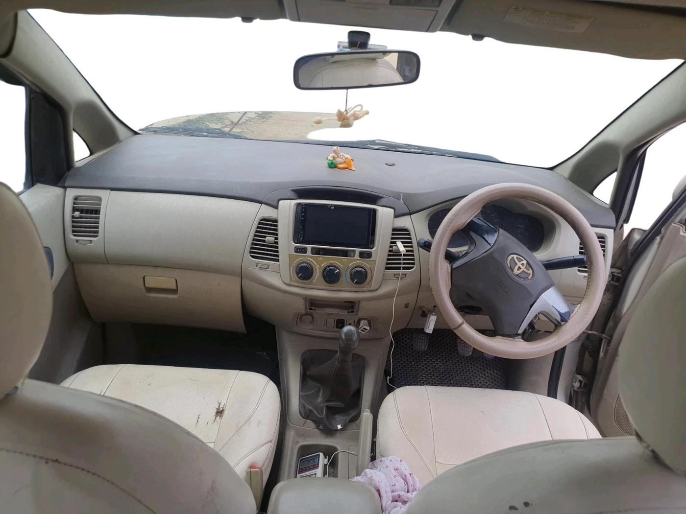 2012 Toyota Innova 2.5 GX 8 STR, Diesel, Manual, 1,96,913 km, interior