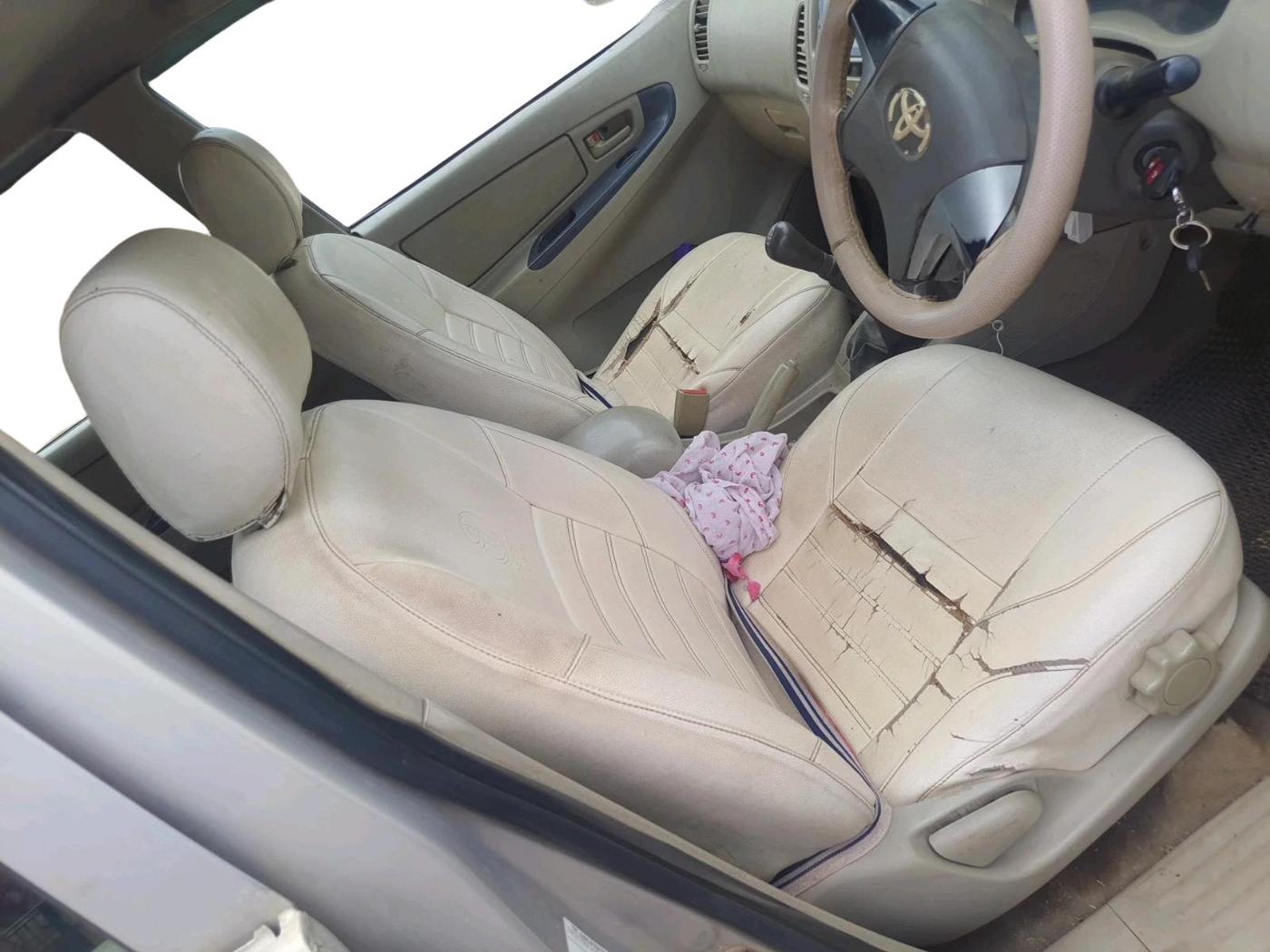 2012 Toyota Innova 2.5 GX 8 STR, Diesel, Manual, 1,96,913 km, interior