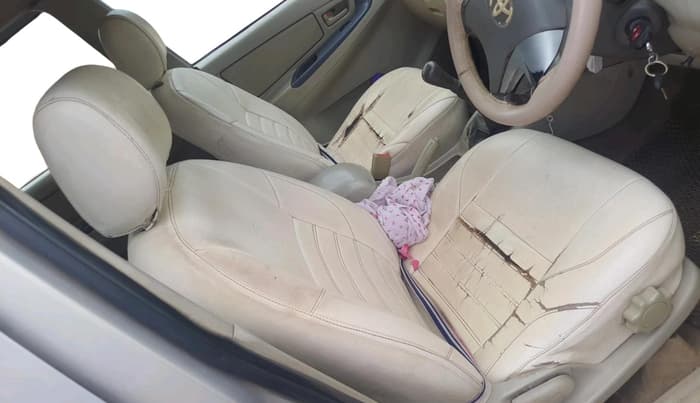 2012 Toyota Innova 2.5 GX 8 STR, Diesel, Manual, 1,96,913 km, interior