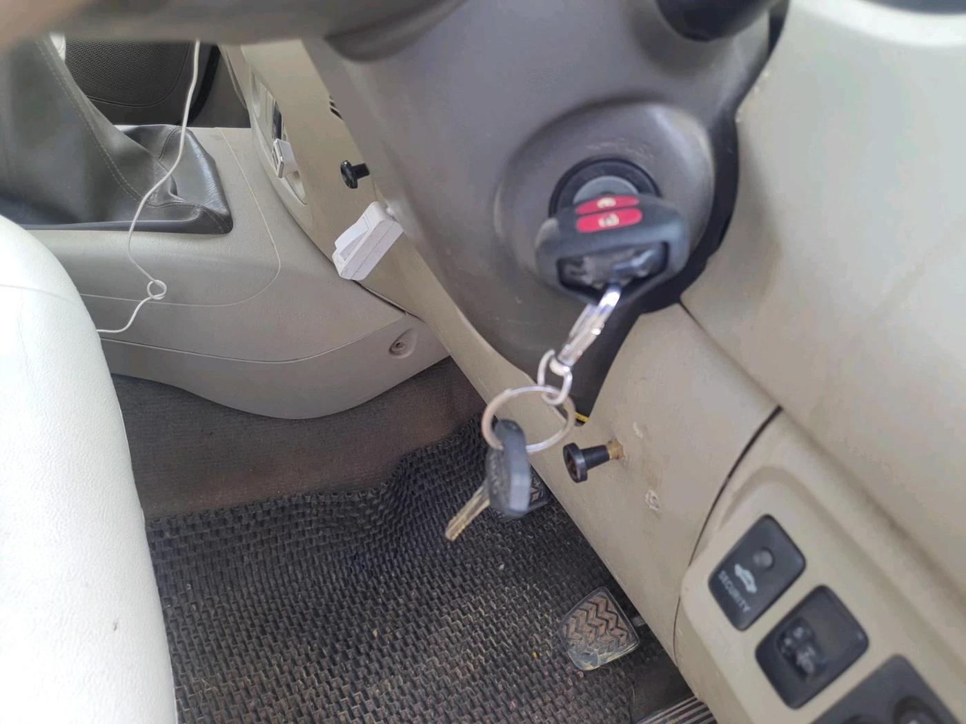 2012 Toyota Innova 2.5 GX 8 STR, Diesel, Manual, 1,96,913 km, interior