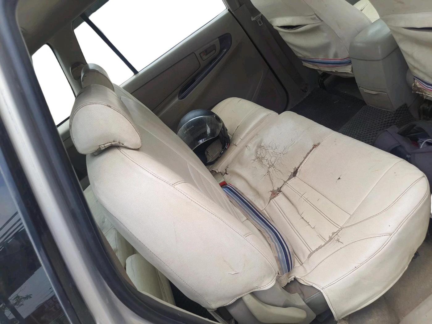 2012 Toyota Innova 2.5 GX 8 STR, Diesel, Manual, 1,96,913 km, interior