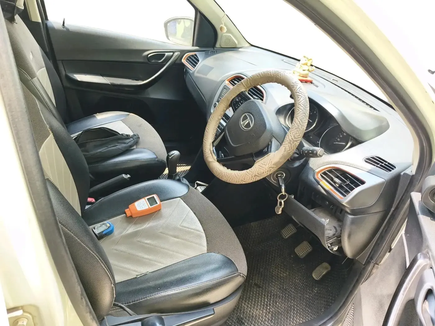 2018 Tata TIAGO NRG PETROL, Petrol, Manual, 74,098 km, interior
