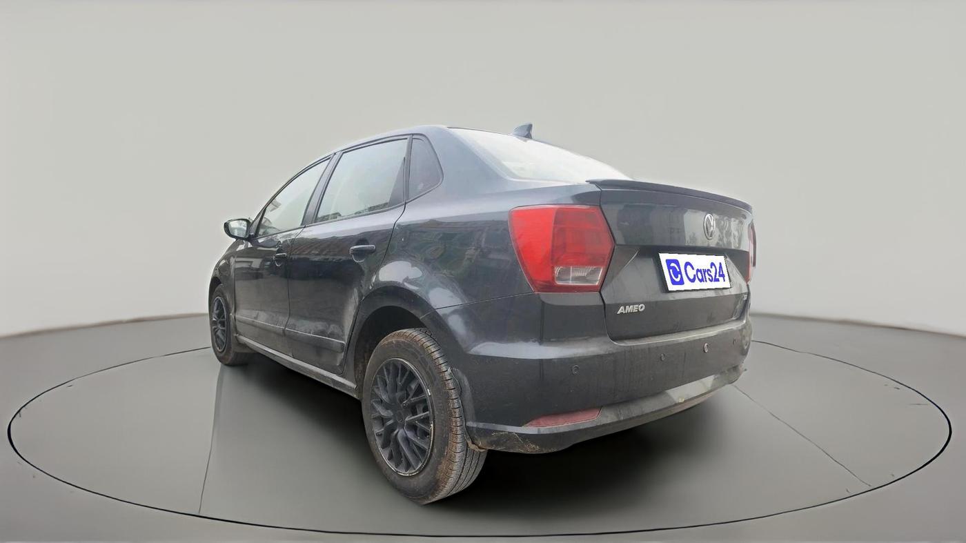 2017 Volkswagen Ameo COMFORTLINE 1.5L, Diesel, Manual, 1,60,199 km, exterior