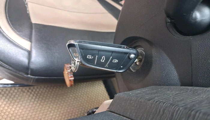 2016 Mahindra XUV500 W6, Diesel, Manual, 1,38,325 km, interior