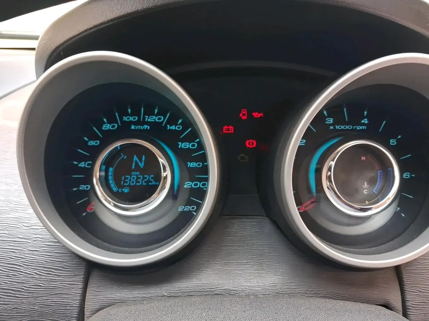 2016 Mahindra XUV500 W6, Diesel, Manual, 1,38,325 km, interior