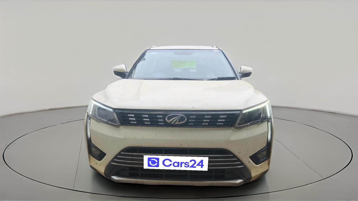 2019 Mahindra XUV300 W8 (O) 1.2 PETROL, Petrol, Manual, 1,26,424 km, exterior