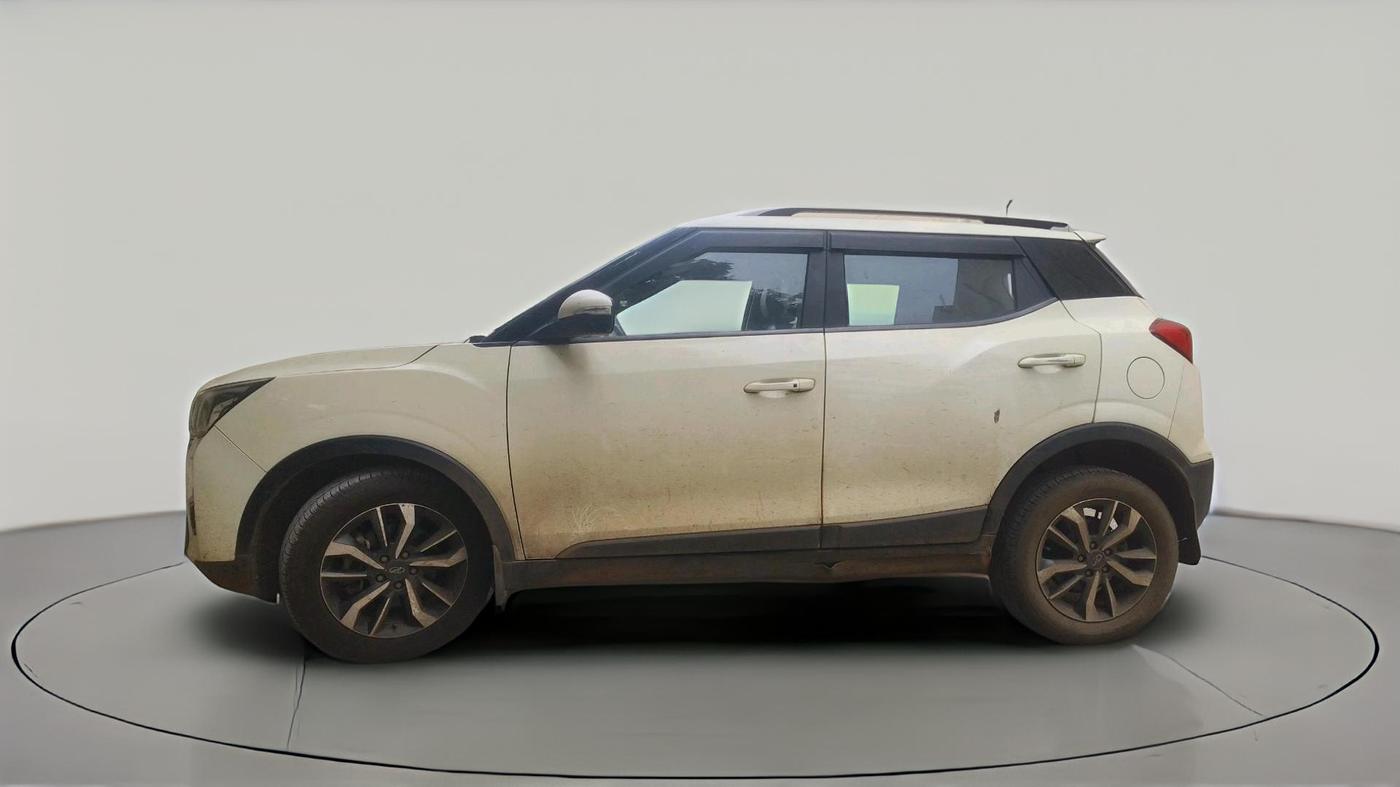 2019 Mahindra XUV300 W8 (O) 1.2 PETROL, Petrol, Manual, 1,26,424 km, exterior