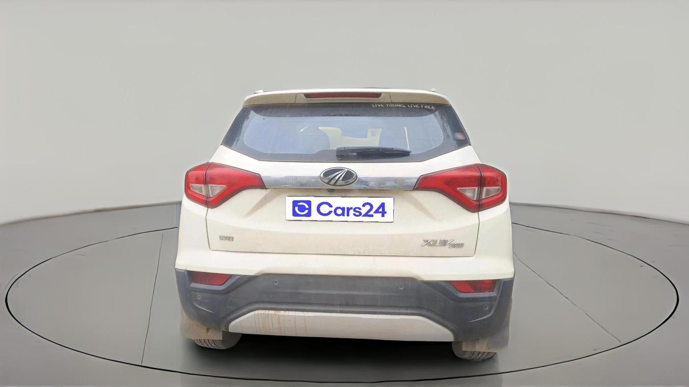 2019 Mahindra XUV300 W8 (O) 1.2 PETROL, Petrol, Manual, 1,26,424 km, exterior