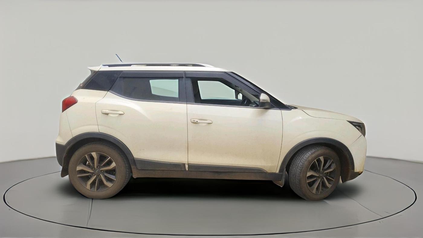 2019 Mahindra XUV300 W8 (O) 1.2 PETROL, Petrol, Manual, 1,26,424 km, exterior