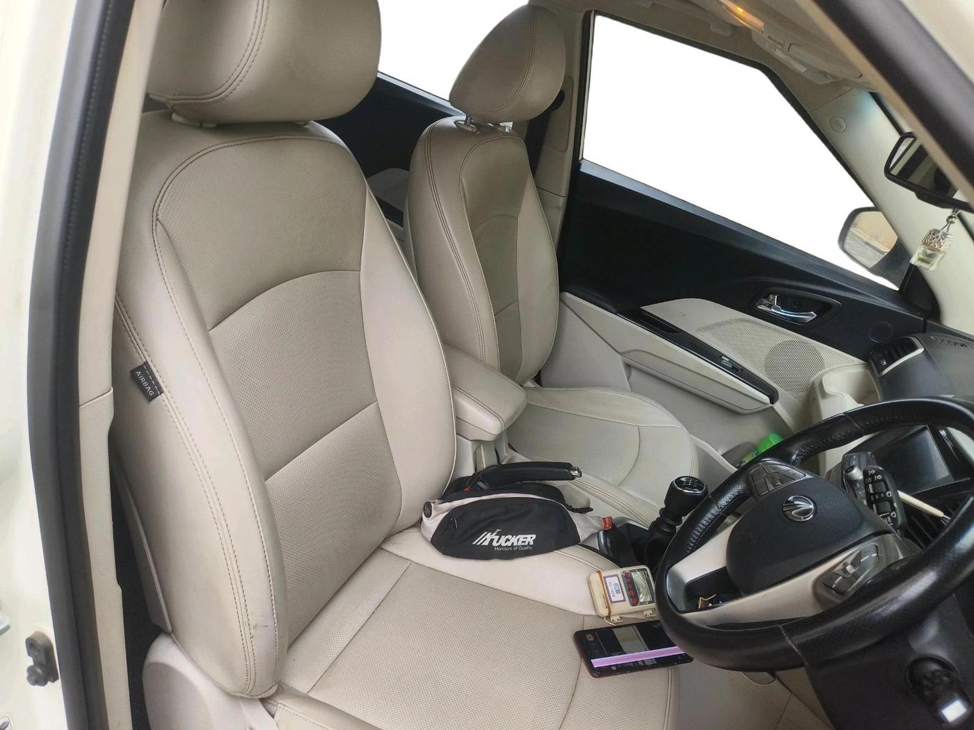 2019 Mahindra XUV300 W8 (O) 1.2 PETROL, Petrol, Manual, 1,26,424 km, interior