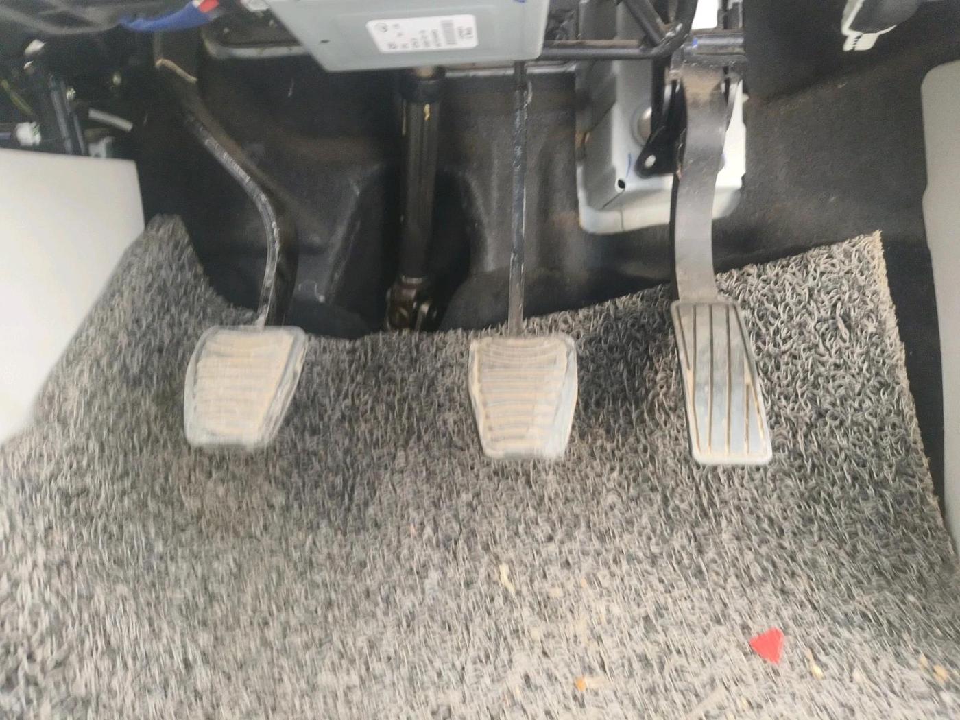 2019 Mahindra XUV300 W8 (O) 1.2 PETROL, Petrol, Manual, 1,26,424 km, interior