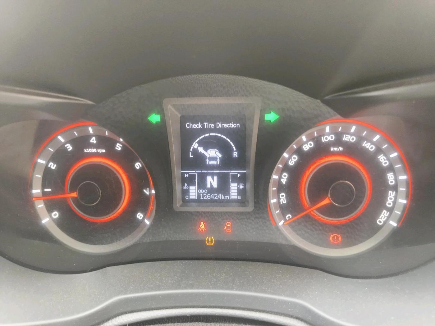 2019 Mahindra XUV300 W8 (O) 1.2 PETROL, Petrol, Manual, 1,26,424 km, interior