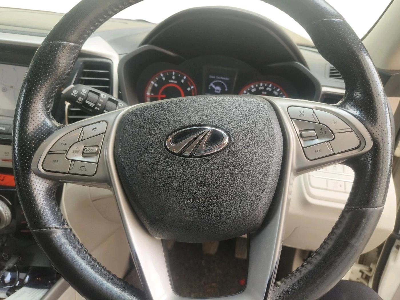 2019 Mahindra XUV300 W8 (O) 1.2 PETROL, Petrol, Manual, 1,26,424 km, interior