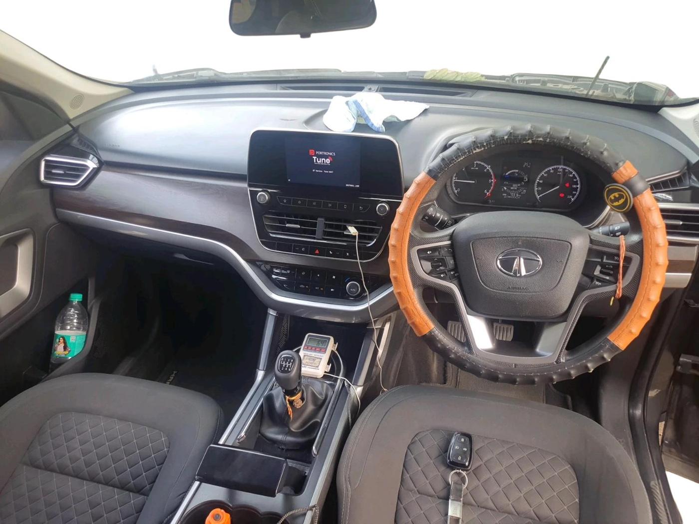 2019 Tata Harrier XT 2.0L KRYOTEC, Diesel, Manual, 70,316 km, interior