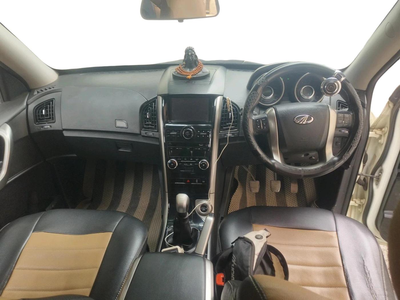 2021 Mahindra XUV500 W7, Diesel, Manual, 1,29,044 km, interior