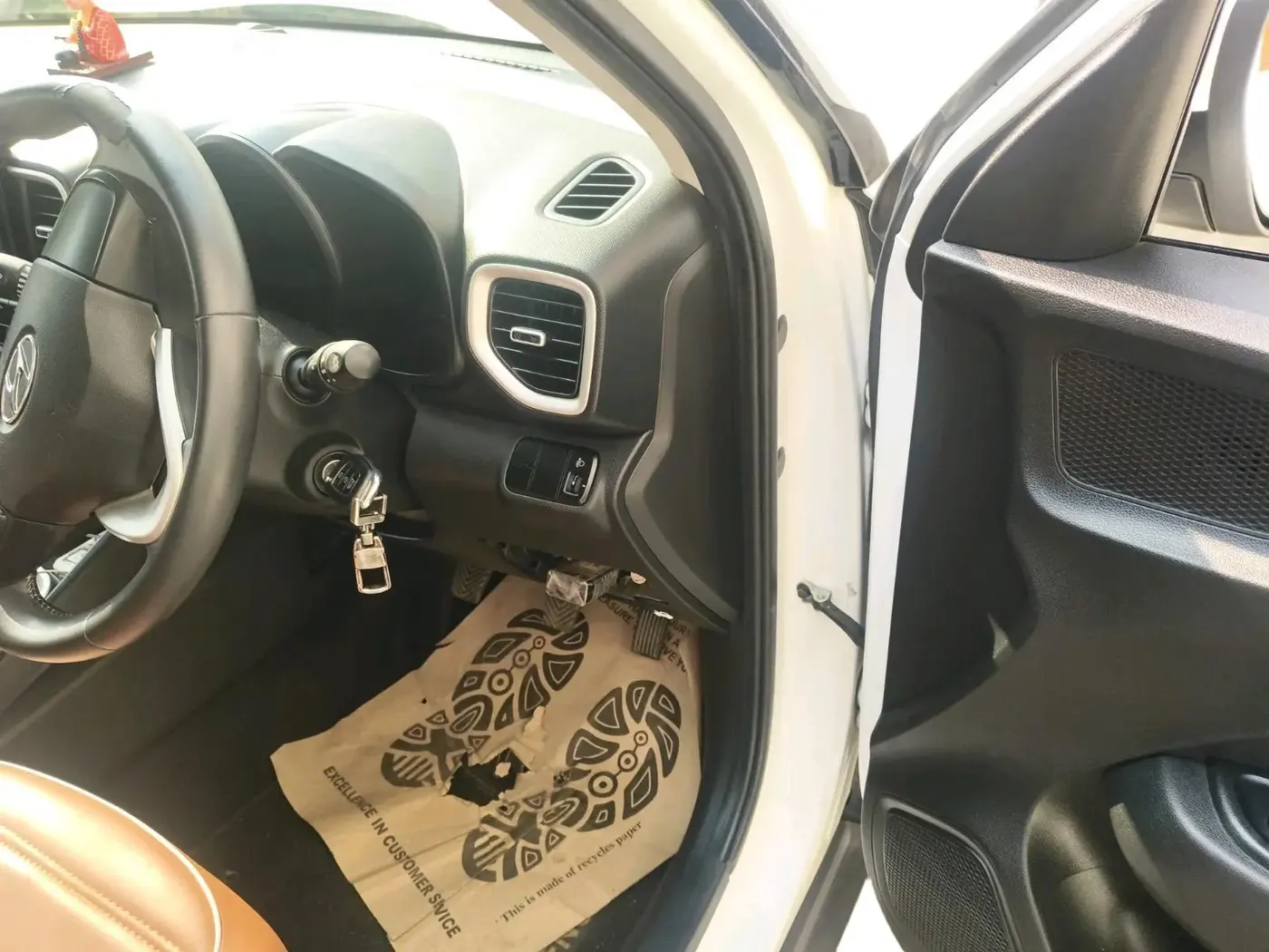 2022 Hyundai VENUE S+ 1.2, Petrol, Manual, 33,812 km, interior