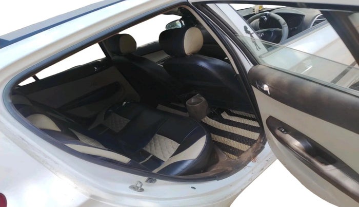 2011 Hyundai i20 MAGNA 1.2, Petrol, Manual, 1,01,605 km, interior