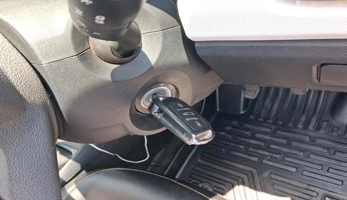 2022 Tata PUNCH PURE MT, Petrol, Manual, 49,706 km, interior