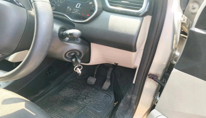 2020 Renault TRIBER RXT AMT, Petrol, Automatic, 3,85,000 km, interior