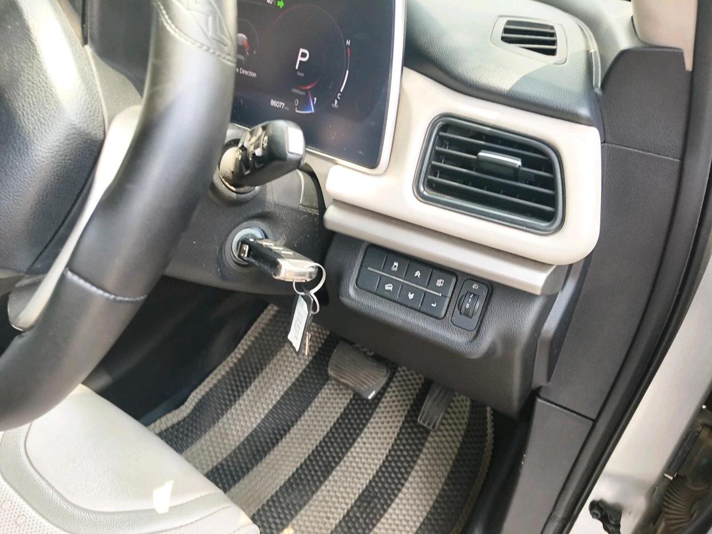 2022 Mahindra XUV700 AX 5 P AT 5 STR, Petrol, Automatic, 86,077 km, interior