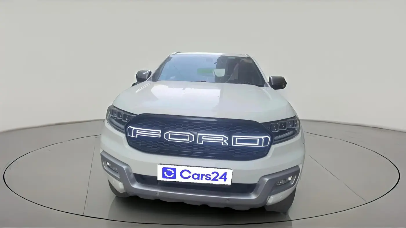 2017 Ford Endeavour TITANIUM 3.2 4X4 AT, Diesel, Automatic, 2,95,951 km, exterior