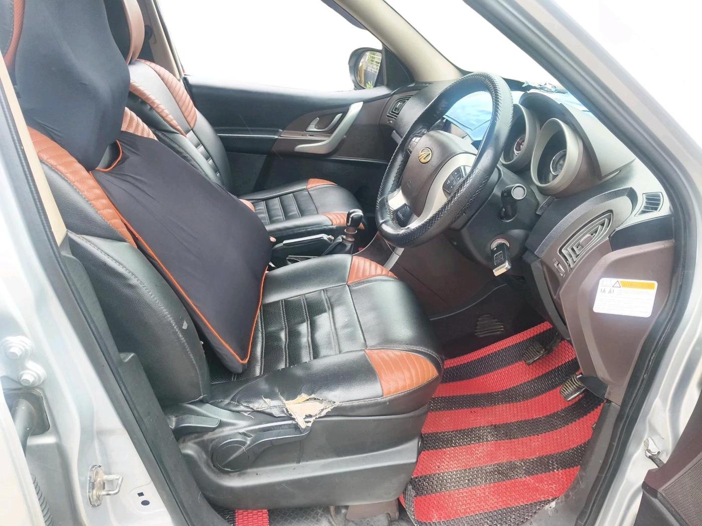 2014 Mahindra XUV500 W8, Diesel, Manual, 1,72,195 km, interior