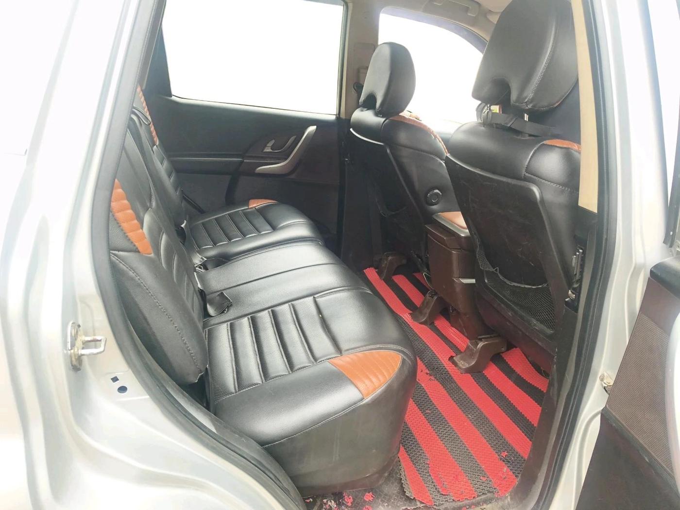 2014 Mahindra XUV500 W8, Diesel, Manual, 1,72,195 km, interior