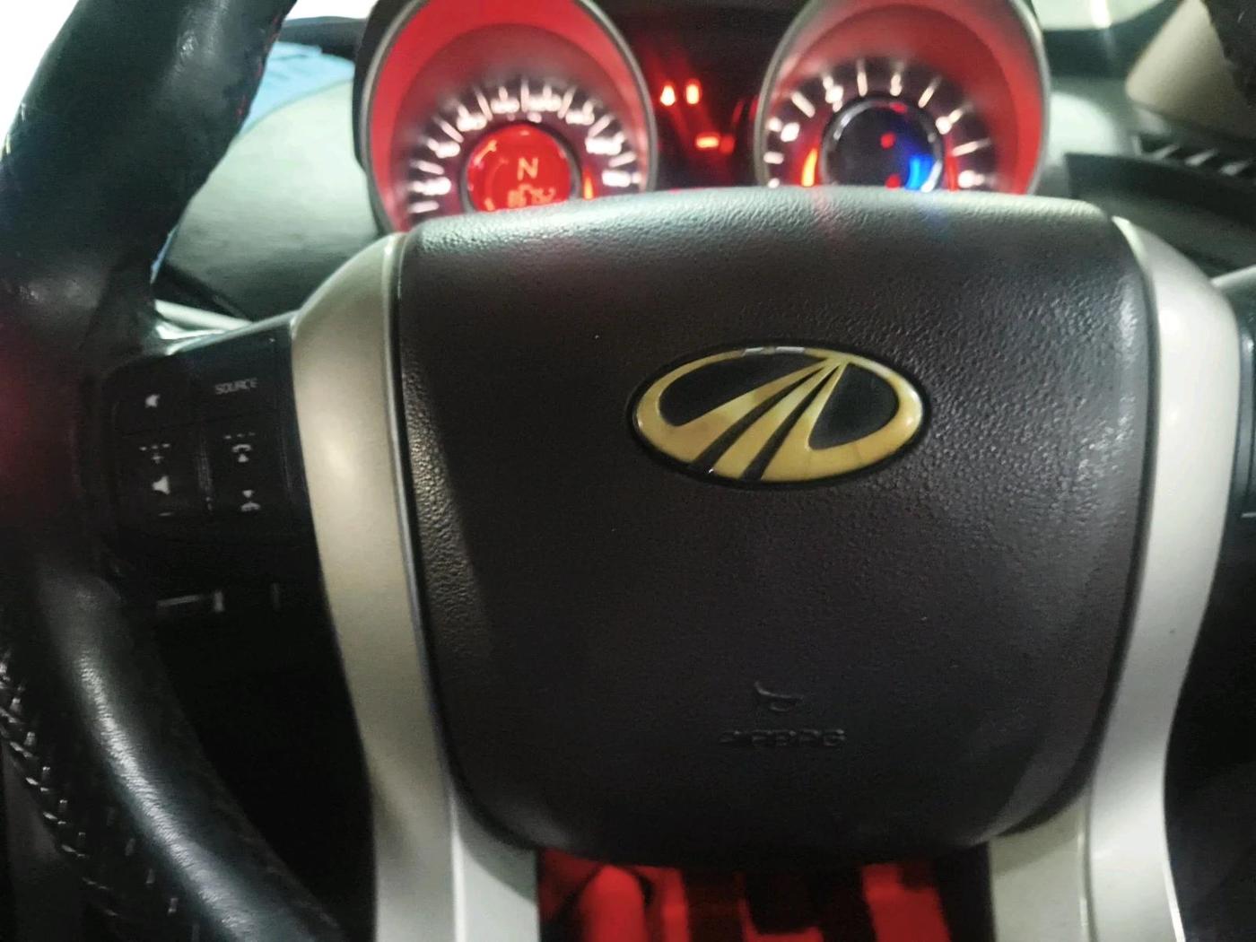 2014 Mahindra XUV500 W8, Diesel, Manual, 1,72,195 km, interior