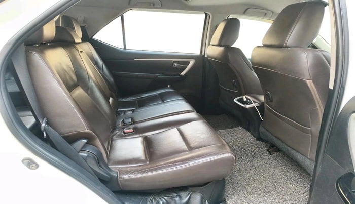 2017 Toyota Fortuner 2.8 4X2 AT, Diesel, Automatic, 2,74,372 km, interior